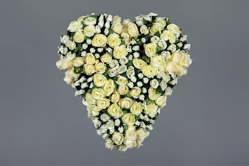 [92104] Coussin funéraire en roses et fleurs blanches